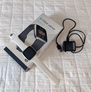 Fitbit Versa Lite Smartwatch - Women